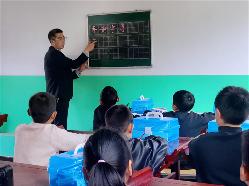 平頂山市魯山縣：鄉村學校少年宮托起成才夢_fororder_圖片3