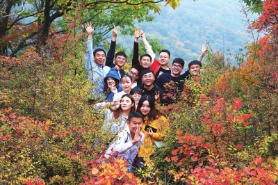 看秋日雲臺山漫山紅遍 層林盡染