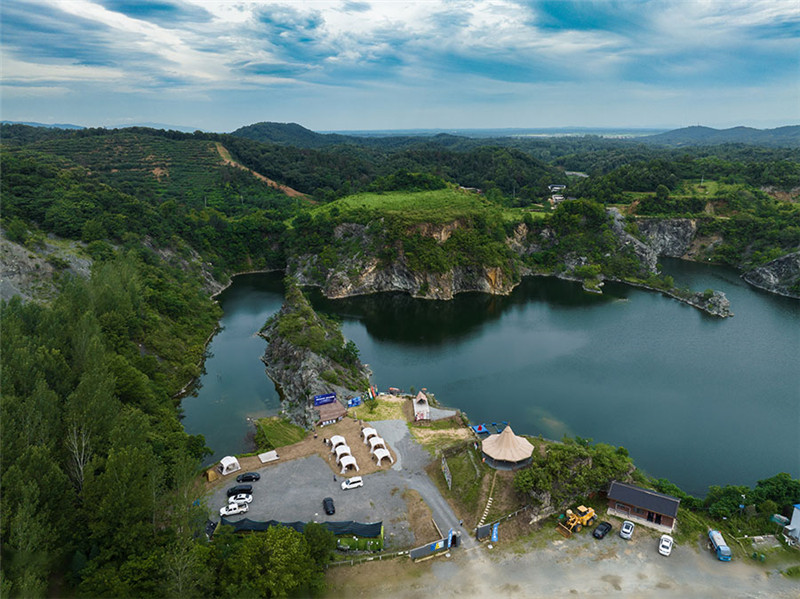 信陽市浉河區探尋露營新“潛”力_fororder_星雲山谷全貌 歐陽國威 攝