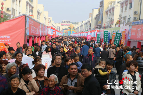 【河南原創】“第二屆中國·郟縣美食文化周”開幕  紅牛産品人氣旺