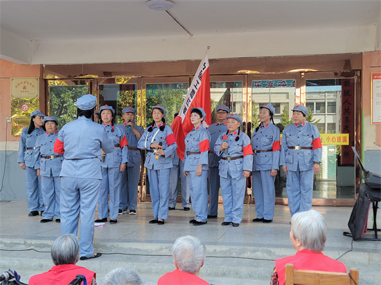 【原創】洛陽市伊川縣一藝術團“雙節”為醫養院老人奉獻精神大餐_fororder_圖片1