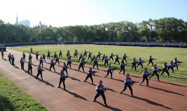 漯河醫專舉行2024級新生開學典禮暨軍訓彙報表演_fororder_1