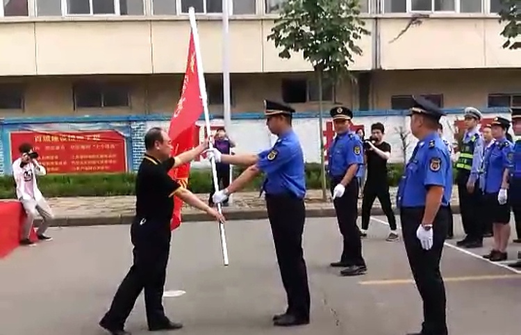 【河南在線-文字列表】平頂山高新區綜合執法大隊換裝 打造城市管理新形象