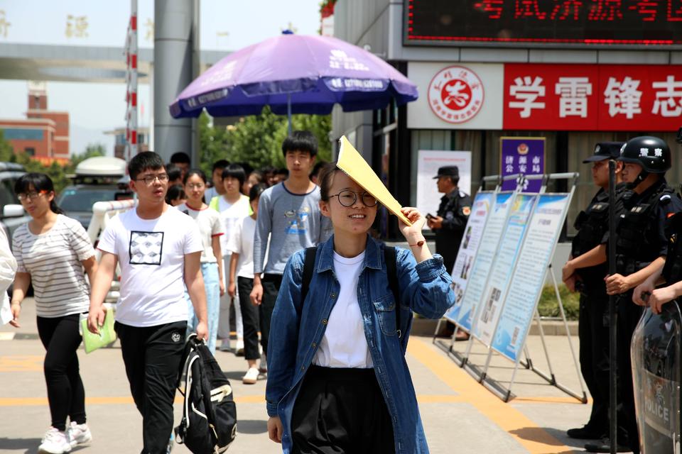 【焦點圖-大圖】【 移動端-焦點圖】【圖説1】直擊高考：濟源市高考考點秩序井然