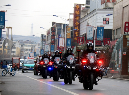 【河南供稿】河南靈寶組建摩托車巡邏車隊 開創巡邏工作新模式