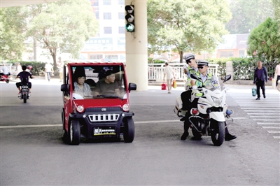 【要聞-文字列表+摘要】【移動端-文字列表】交警嚴查“老年代步車”駕駛人將面臨罰款