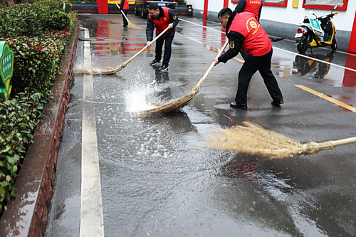 【河南供稿】平頂山市郟縣：雪後志願服務清掃忙