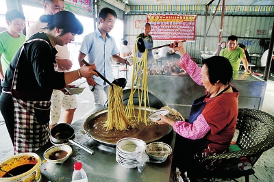 【美食-圖片】豫東小鎮盆麵條吃出南方味