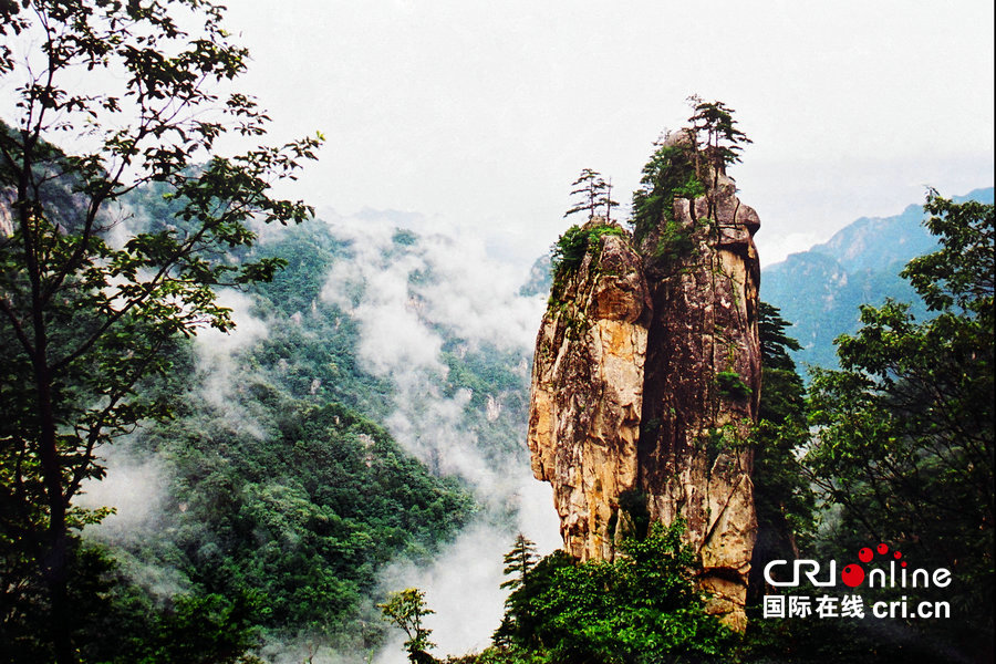 【焦點圖-大圖（頁面標題：旅遊扶貧讓綠水青山成“幸福靠山”）】【 移動端-焦點圖】【圖説2】平頂山魯山：旅遊扶貧讓綠水青山成“幸福靠山”