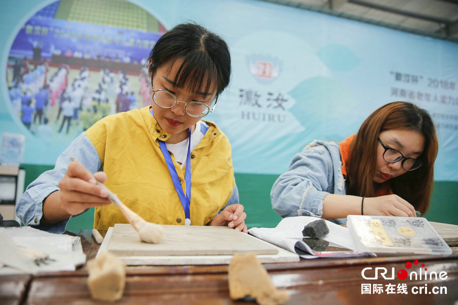 【焦點圖-大圖】【 移動端-焦點圖】【圖説1】百餘名陶瓷藝人齊聚河南寶豐賽手藝