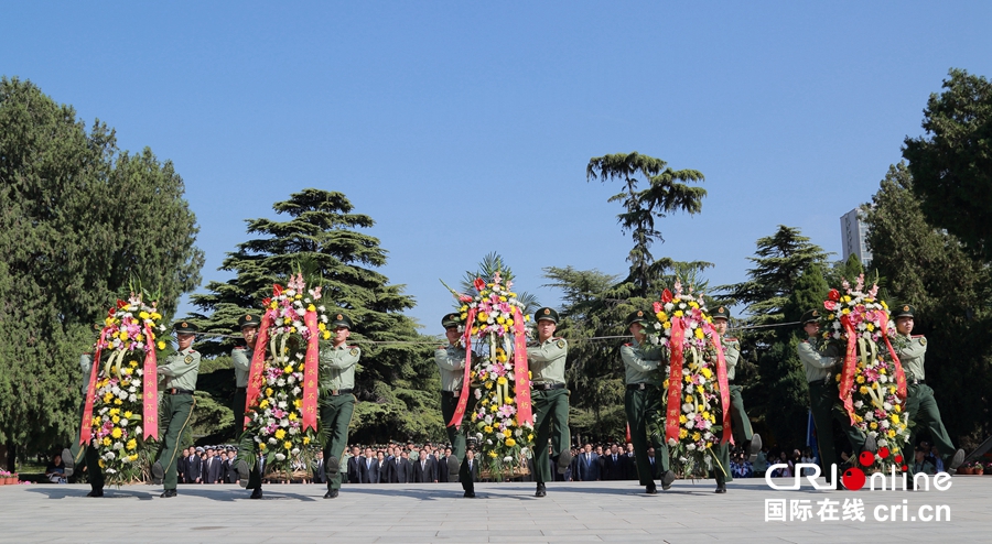 【 河南在線列表】【移動圖片】新鄉市各界在國家公祭日祭奠先烈