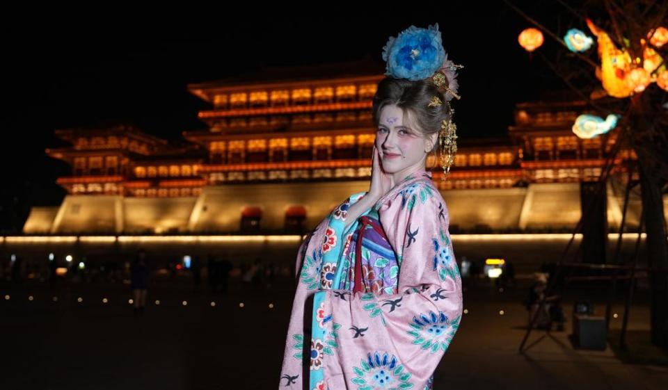 美！跟隨俄羅斯小姐姐在古都洛陽體驗漢服文化