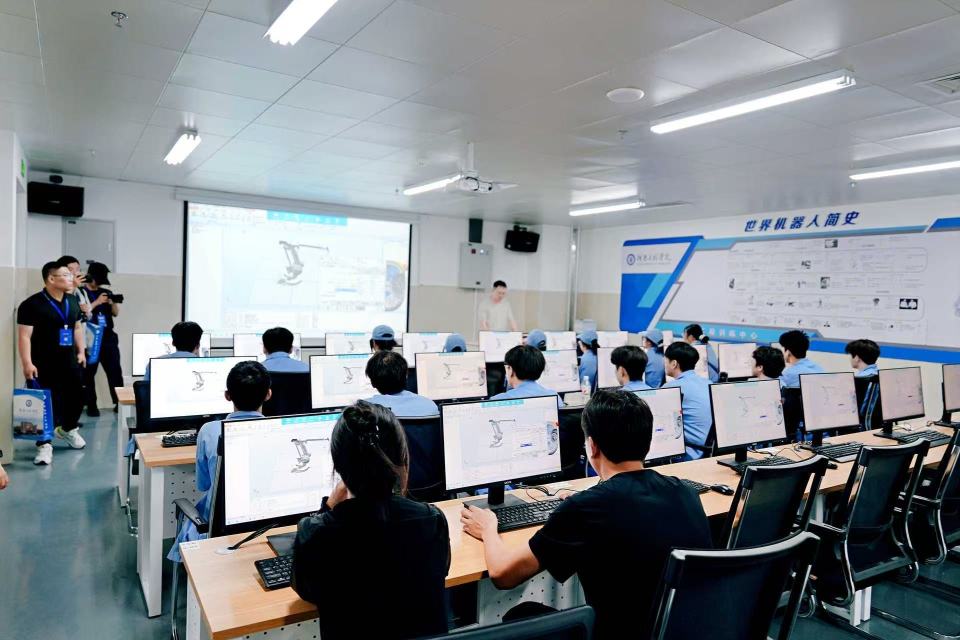 走出課堂 走進車間！看河南工程學院如何培養“硬核”人才
