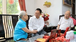 河南省委書記劉寧“七一”前夕走訪慰問老黨員老戰士
