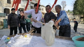 信陽市新縣：古村糍粑香  民俗韻味長