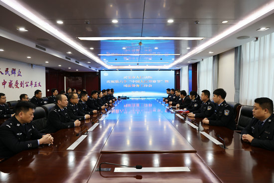 河南省靈寶市人民法院開展慶祝第六個“中國人民警察節”系列活動_fororder_靈寶市人民法院慶祝第六個“中國人民警察節”暨司法警務工作會現場 攝影 張蕓曦