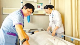 避免一人住院全家忙亂 “免陪照護”運行月余效果如何