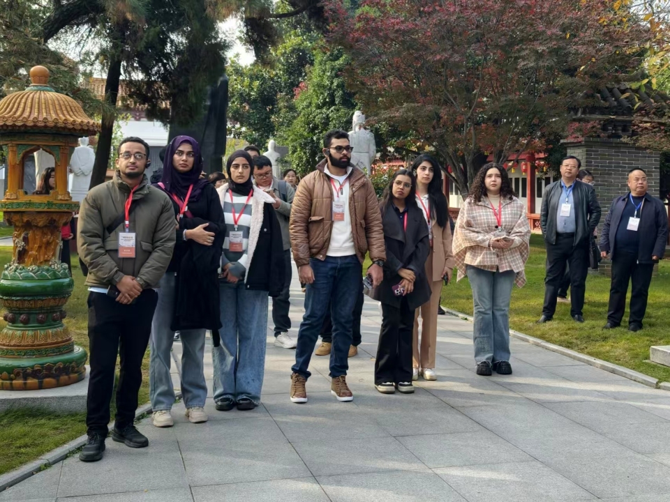 外國青年、網絡達人走進南陽醫聖文化園 對話千年中醫藥文明_fororder_微信圖片_20251113162153