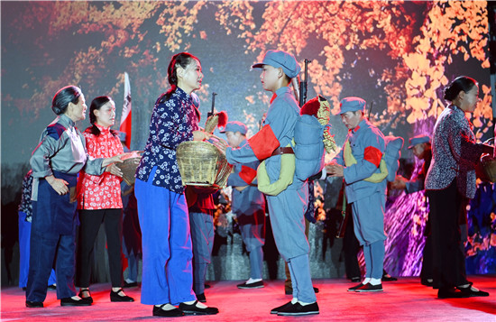 2025年河南省紅色旅遊主題宣傳推廣活動在信陽市新縣舉辦_fororder_《銀杏樹下的送別》（焦漢平 攝）