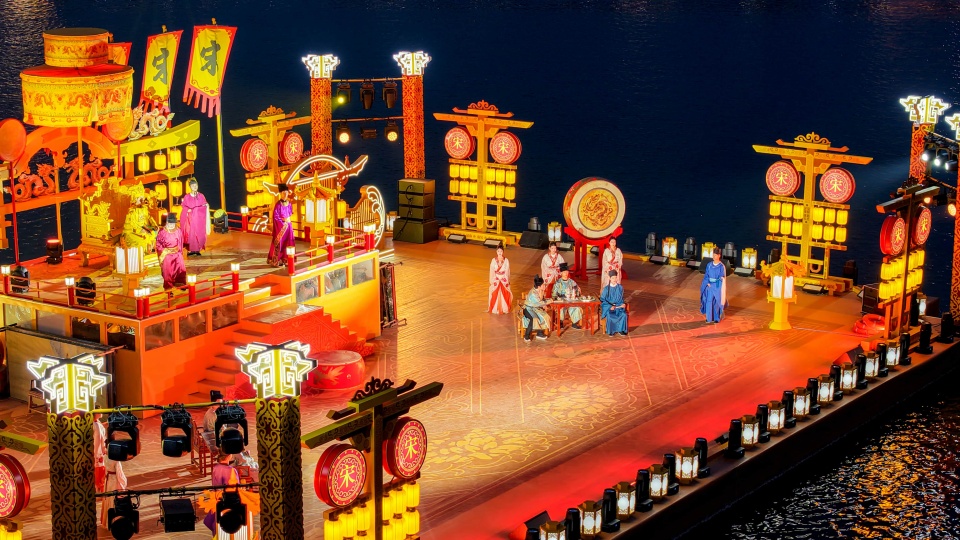 夜遊龍亭湖：綵燈遊船映汴梁 水上舞臺展風華