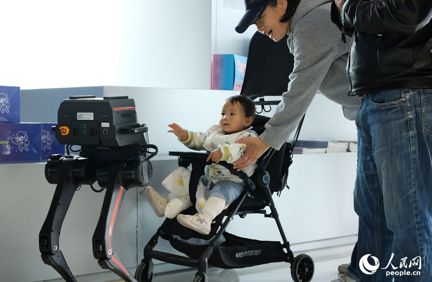 鄭州機器人訓練場：讓“出廠新手”變“崗位能手”_fororder_LOCAL1773197662574LCRD30GH57