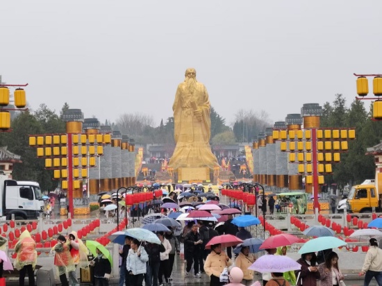 2025年《道德經》文化藝術周活動在三門峽靈寶市舉行_fororder_活動現場遊客如織 攝影 肖引奎