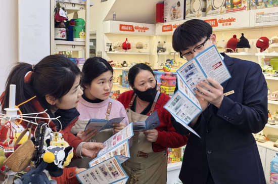 工商銀行河南省分行:弘揚雷鋒精神 踐行為民初心_fororder_圖片4