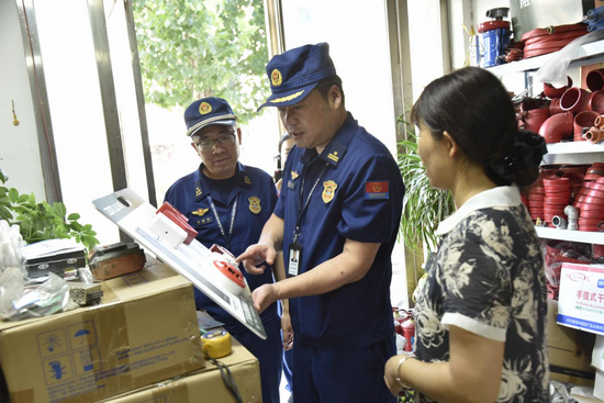 開封杞縣消防救援大隊開展消防器材假冒偽劣産品突擊檢查 築牢安全防線_fororder_圖片1