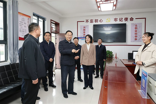 河南省委書記劉寧深入許昌市鄢陵縣魏都區宣講黨的二十屆四中全會精神_fororder_1027shuji_s