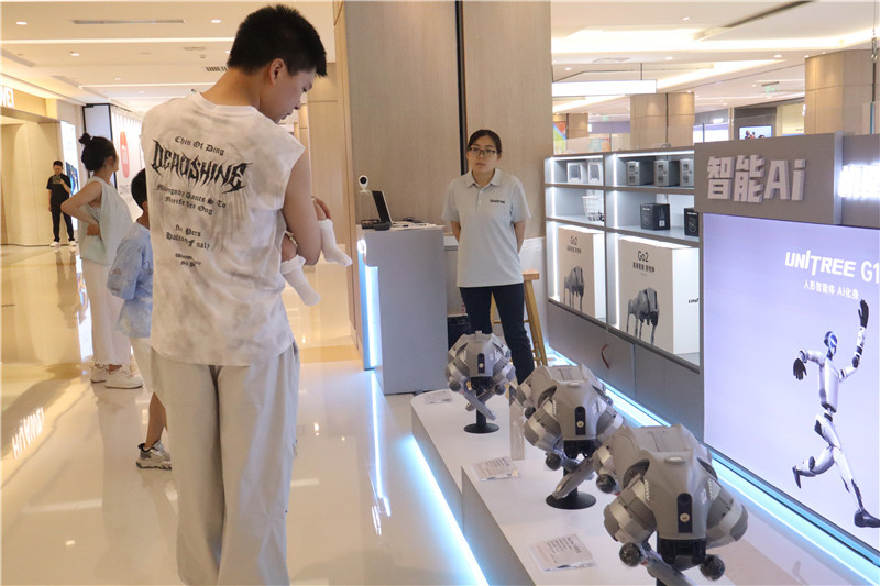 宇樹科技河南首店落地鄭州 引領科技消費熱潮_fororder_觀看