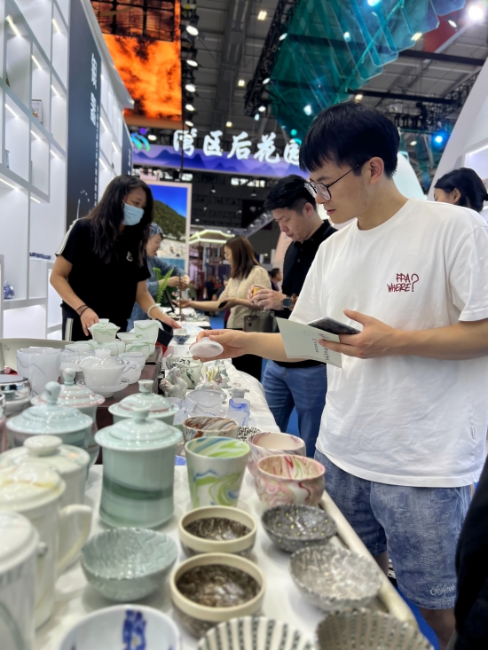 第二十一屆深圳文博會啟幕 河南館解鎖千年文明全新表達_fororder_5298d10e20b7460f871f5a6060fce336