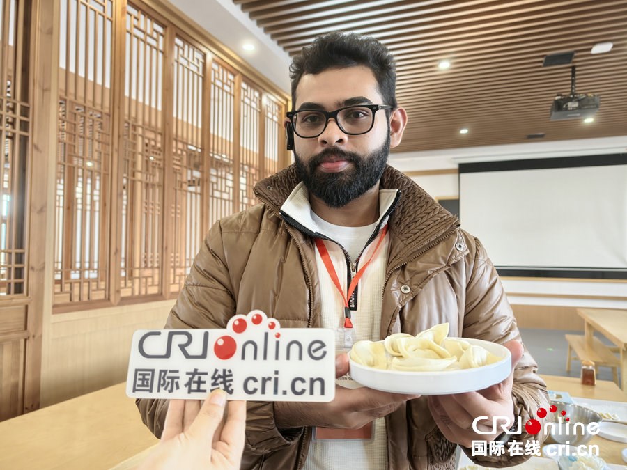 外國青年、網絡達人走進南陽醫聖文化園 對話千年中醫藥文明_fororder_2