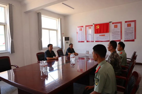 河南省封丘縣人民法院開展“八一”走訪慰問暨“送法進軍營”活動_fororder_圖片4