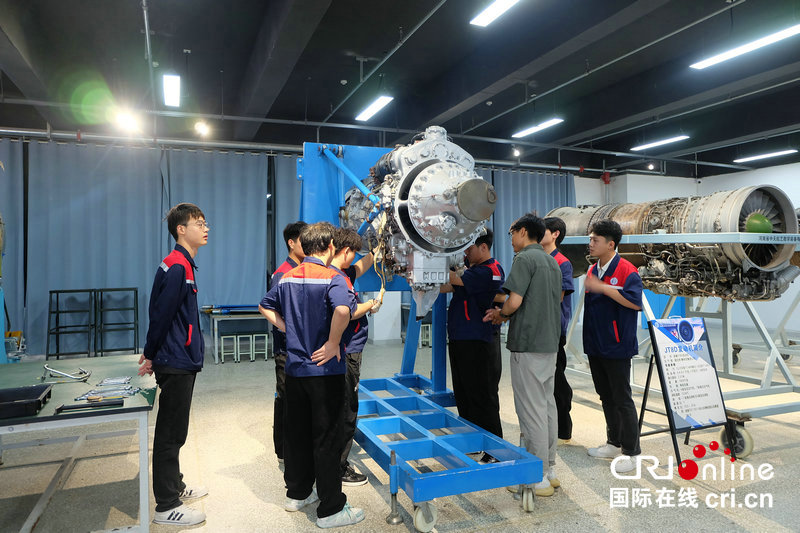 堅持特色辦學 信陽航空職業學院打造航空職業教育新高地_fororder_DSCF3275.JPG