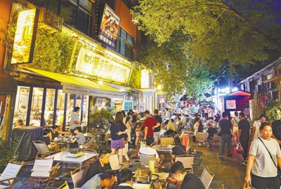 新時代 新征程 新偉業 醉美夜鄭州 活力“不打烊”