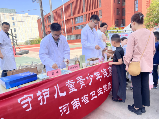 河南省衛生健康委組織開展“小眼鏡”“小胖墩”主題宣傳活動_fororder_圖片1