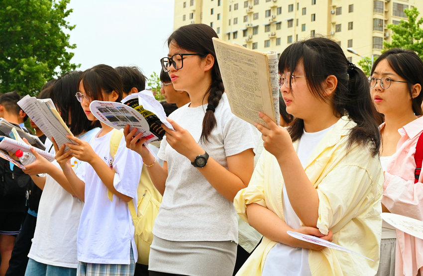 南陽市社旗縣：6000學子共赴“青春之約”_fororder_考前衝刺爭分奪秒 攝影 申鴻皓