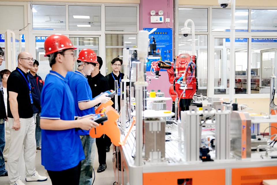 “打”出技能奧斯卡！揭開新鄉職業技術學院“硬核煉匠密碼”