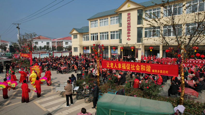 南陽市新野縣:576名老人齊團聚 歡歡喜喜慶重陽_fororder_活動現場熱鬧非凡 攝影 修華章