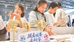 從糖藝、面塑、扎染到VR理髮、飛機維修、盾構機操作 “國賽”體驗區成青少年實踐課堂