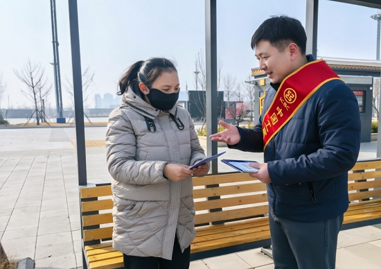 工商銀行河南省分行:弘揚雷鋒精神 踐行為民初心_fororder_圖片5