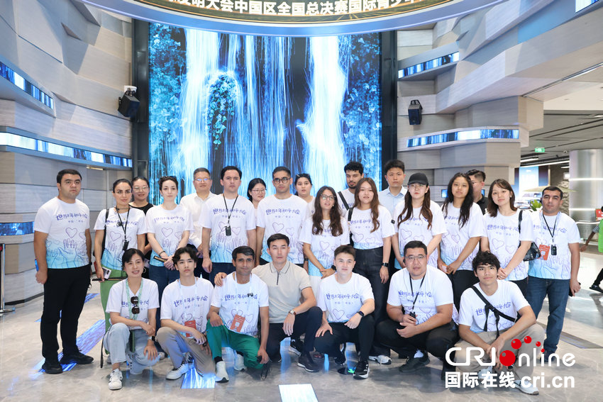多國青少年走進迪空間 見“鄭”科技發展力量_fororder_圖片2
