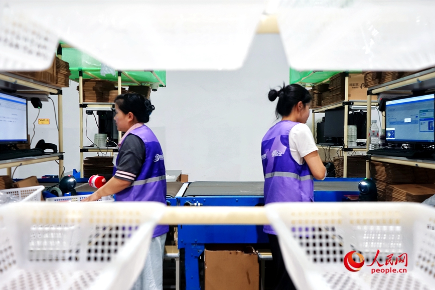 行進中國丨河南鄭州：一鍵“買賣全球”