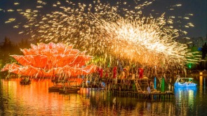 洛陽元宵氛圍拉滿！隋唐城遺址植物園裏賞花燈看打鐵花 流光溢彩鬧佳節