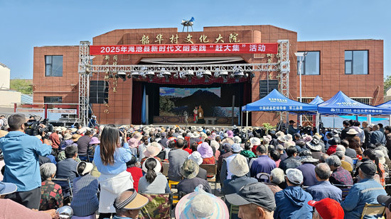 三門峽市澠池縣新時代文明實踐活動持續走深走實_fororder_澠池縣新時代文明實踐“趕大集”活動現場 攝影 王超