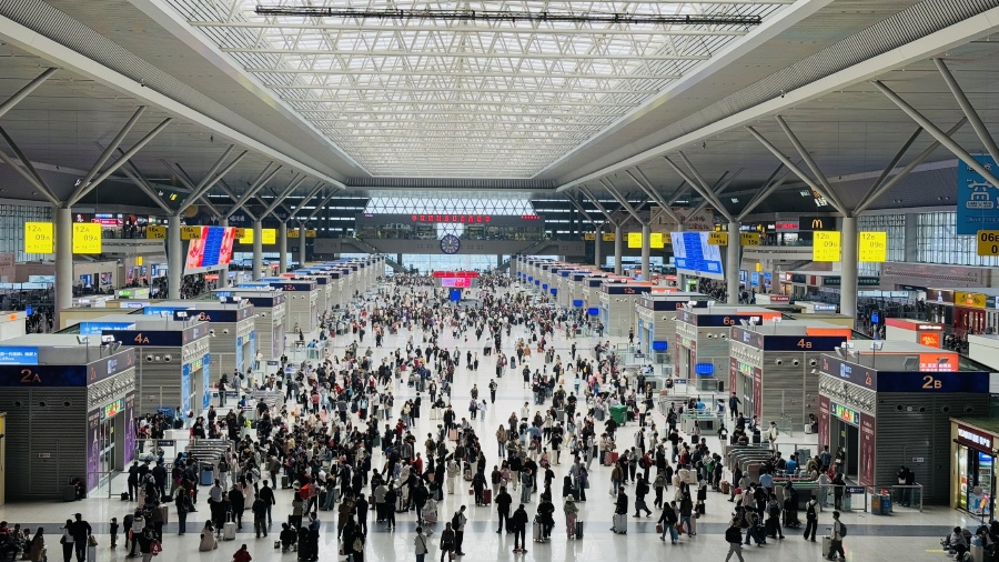 國鐵集團鄭州局8天發送旅客660萬人 單日旅客發送量破紀錄