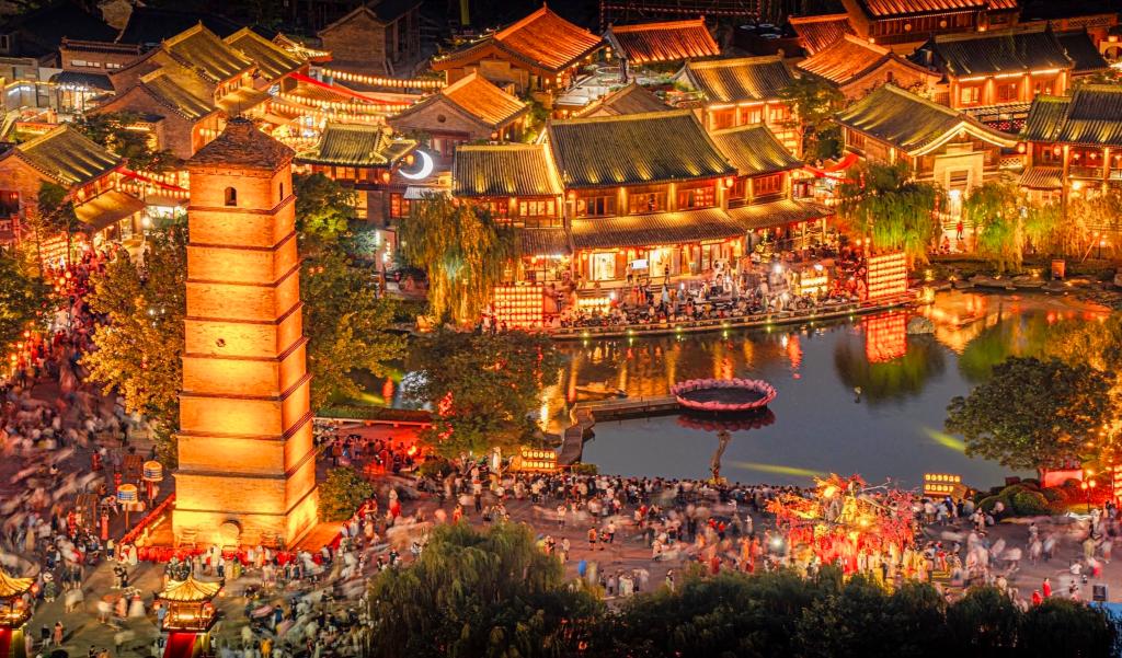 “赴一場漢服之約”爆火 洛邑古城做對了什麼？