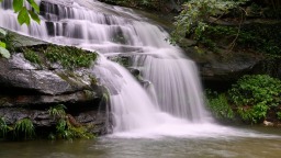 信陽市新縣：深山美瀑 飛珠濺玉
