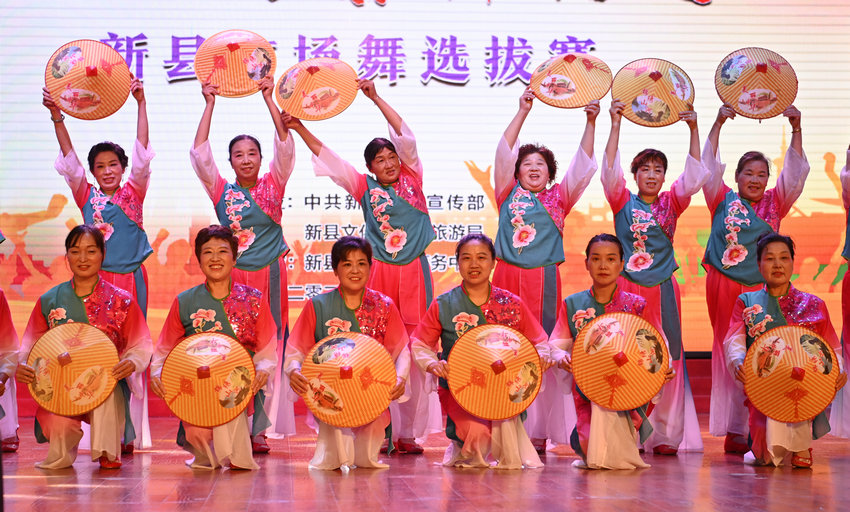 “豫出彩·一起來”新縣廣場舞選拔賽激情開賽_fororder_比賽現場3（焦漢平 攝）