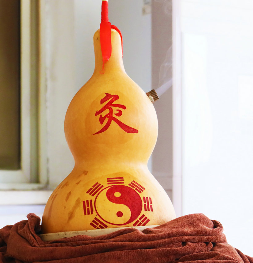 河南南陽：冬病夏治助健康_fororder_葫蘆灸 攝影 王小軍.JPG